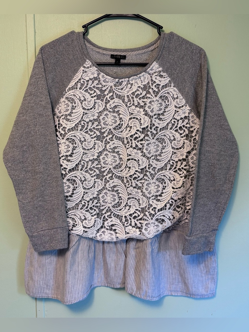 Hannah Gray & White Lace Peplum Sweatshirt Top — Size M